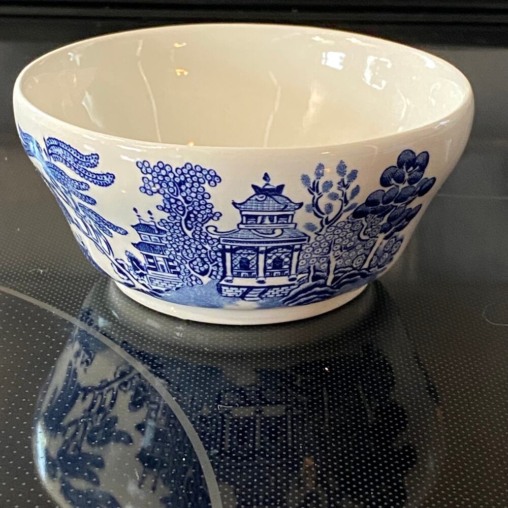 Churchill Blue Willow Open Sugar Bowl, England VERY NICE‎